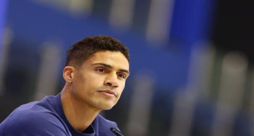 فاران يقرر الرحيل عن يونايتد.. ويفاضل بين إيطاليا والسعودية